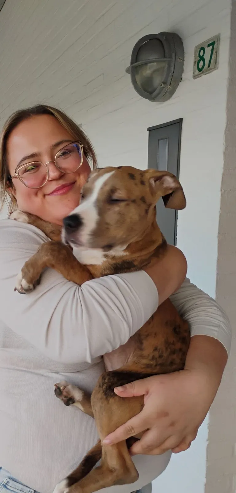 Kasia, opiekunka zwierząt z Animalhotels z Kędzierzyna-Koźla, na zdjęciu ze swojej oferty w aplikacji