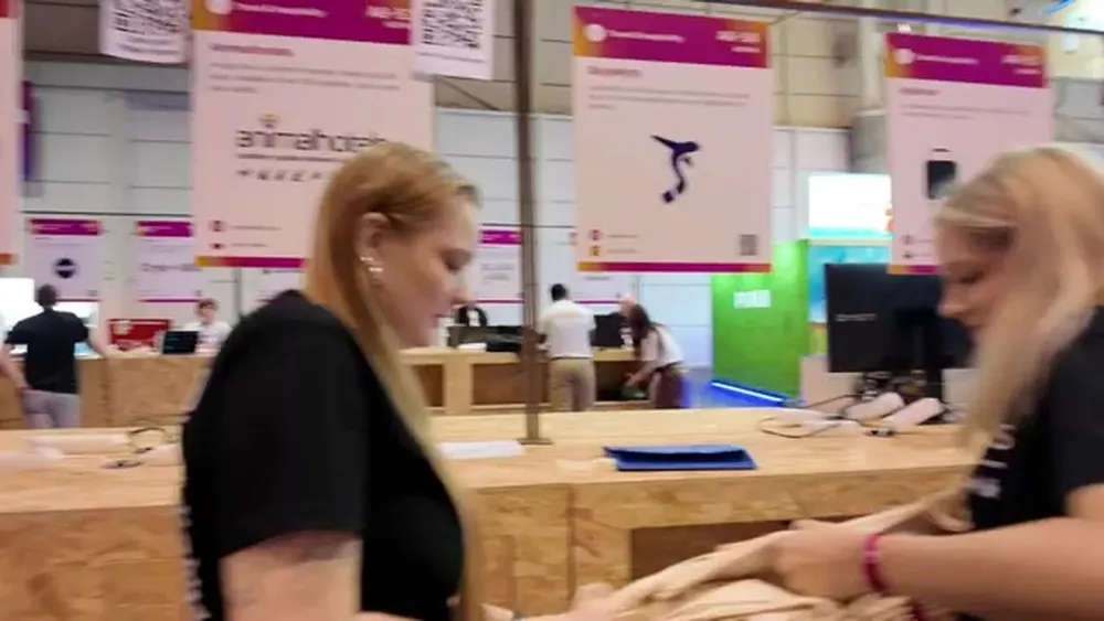 Stoisko Animalhotels na Web Summit w Lizbonie, rozmowy z właścicielami zwierząt o bezpieczeństwie opieki